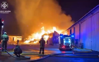 У Вінниці сталася масштабна пожежа на складах, відео