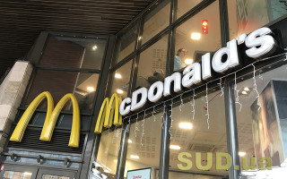 У McDonald's Японії з’явилися раковини з відсіком для очищення смартфона