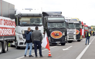 Блокада границы: Украина обсудит с Польшей снятие ограничений на пунктах пропуска