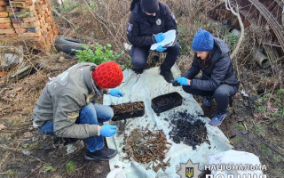 На Харківщині чоловік зробив схрон боєприпасів у власному будинку