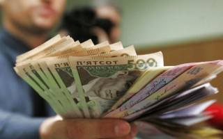 В Украине существенно выросла средняя зарплата: кто получает больше