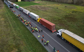 Блокада на кордоні продовжується: Україна не дійшла згоди з Польщею