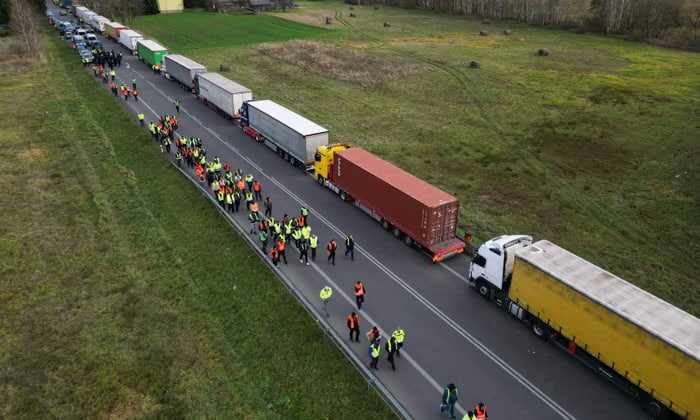 Блокада на кордоні продовжується: Україна не дійшла згоди з Польщею