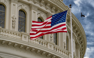 Лідер республіканців у Сенаті США підтримав тимчасовий бюджет без допомоги Україні та Ізраїлю