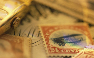 «Перевернута Дженні» за $2 мільйони: у США продали найдорожчу поштову марку в історії