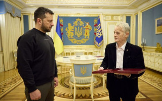 Володимир Зеленський присвоїв Мустафі Джемілєву звання Герой України