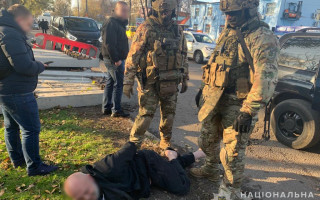 В Днепре задержаны преступники, которые из-за имущественного конфликта бросили гранату в мужчину: фото и видео