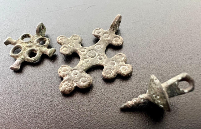 Из Украины пытались вывезти Борисовскую икону XIX века и нательные крестики времен Руси