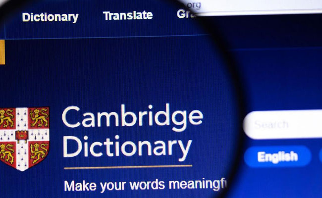 Связанное с искусственным интеллектом: Кембриджский словарь избрал слово 2023 года