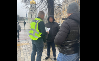 $5 000 хабаря слідчому за закриття справи щодо розкрадання коштів на ремонті укриттів: у Києві затримано фігуранта