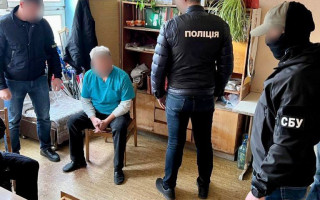 $500 за отримання групи інвалідності: на Закарпатті лікаря спіймали на хабарі