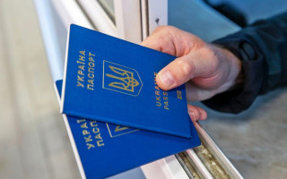 Мужчина может выехать за границу, если он самостоятельно воспитывает ребенка до 18 лет, — ГПСУ