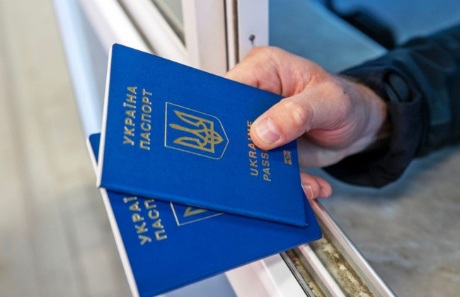 Мужчина может выехать за границу, если он самостоятельно воспитывает ребенка до 18 лет, — ГПСУ