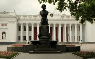 В Одесі пам’ятник Толстому вирішили знести, а Пушкіну і Воронцову — залишити