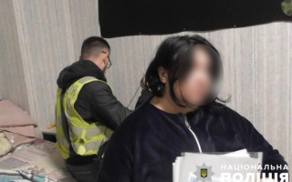 У Києві шахрайка під виглядом волонтерки ошукала 15 осіб на 1 млн гривень