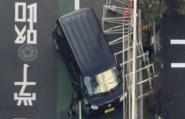 В Японии автомобиль протаранил ограждение посольства Израиля в Токио