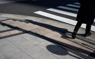 В Киеве обустраивают пешеходные переходы на углу улиц Лобановского и Брожка