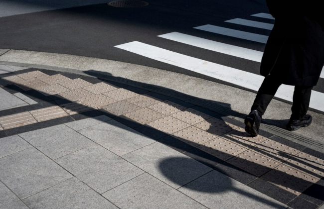 В Киеве обустраивают пешеходные переходы на углу улиц Лобановского и Брожка