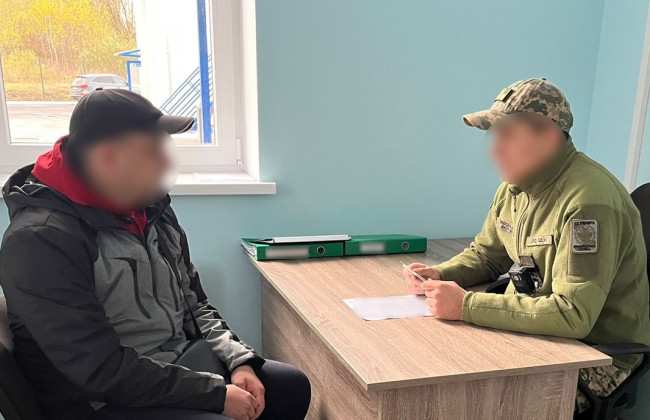 Житель Полтавщины пытался уехать за границу с поддельным пенсионным удостоверением