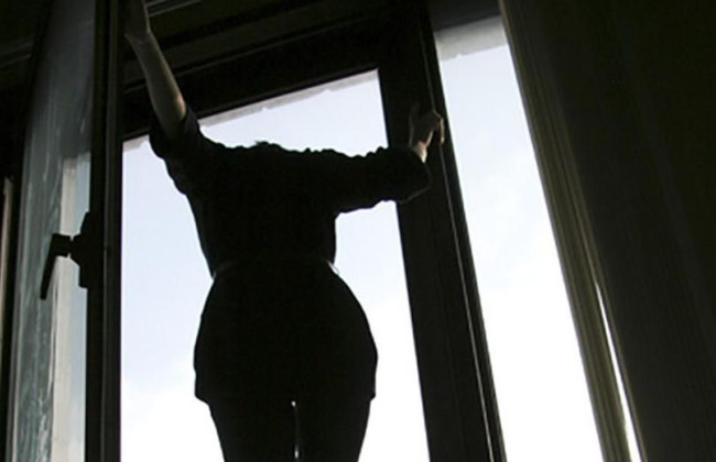 В Днепре женщина с ребенком на руках выпрыгнула с 12-го этажа