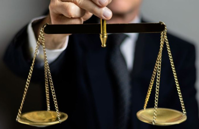 Конституционный принцип состязательности сторон требует от участников дела направлять другим сторонам копии поданных в суд процессуальных заявлений и ходатайств – Верховный Суд