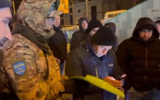 Скандал на столичной Оболони: полиция проверяет волонтерский фонд, который подозревают в мошенничестве, видео