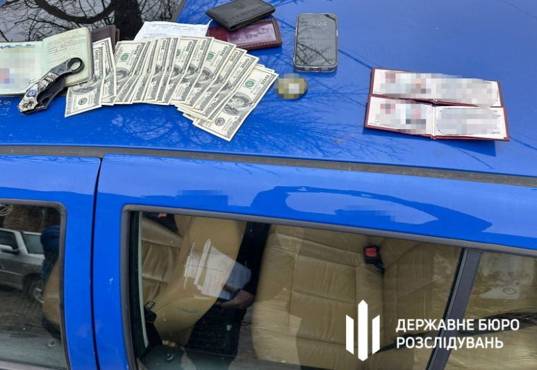 $10 000 за уникнення мобілізації: у Сумах затримали інспектора військової служби правопорядку