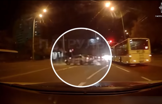 Патрульные на «горячем» поймали водителя, пересекшего двойную сплошную в Киеве