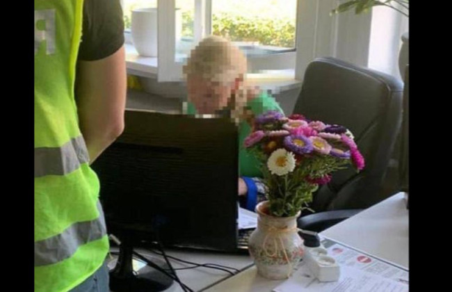 Закупка овощерезок для укрытий: чиновницу Днепровской РГА Киева повторно отстранили от должности