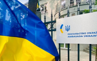 Для українців покращили консульське обслуговування за кордоном – що впровадили