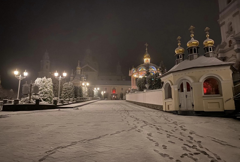 Захід України засипає першим снігом: фото та відео