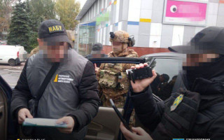 В Одессе бизнесмен пытался дать взятку в 200 тысяч гривен военному командующему, — НАБУ