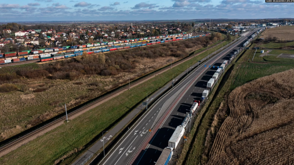 Мініфраструктури створило штаб допомоги українським водіям, які понад 10 днів заблоковані на кордоні з Польщею
