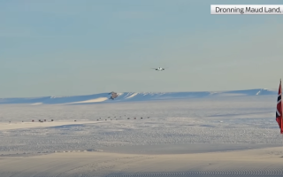 В Антарктиді вперше приземлився пасажирський Boeing 787, відео