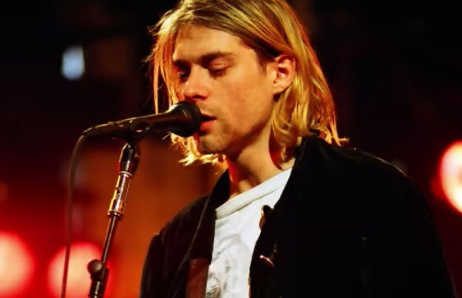 Гитару фронтмена группы Nirvana Курта Кобейна продали на аукционе почти за $1,6 млн