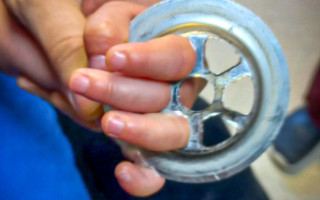 У Києві рятувальники допомогли дитині, у якої рука застрягла у раковині