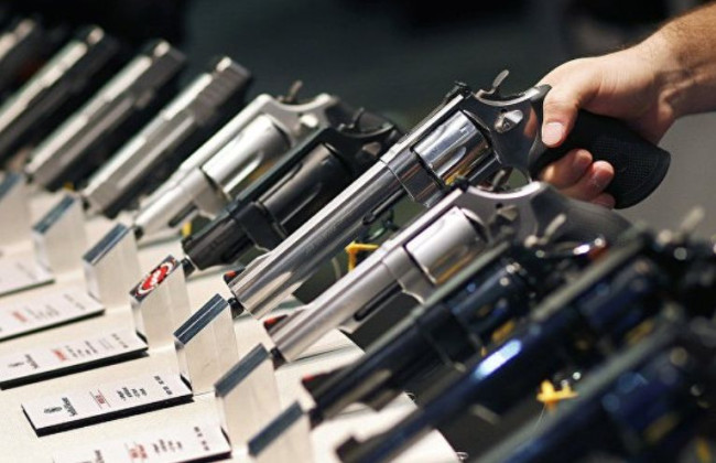 Украинцы уже подали десятки тысяч заявлений на получение разных видов разрешений на оружие