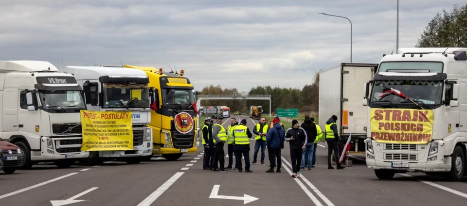 Блокада границы с Польшей: в очередях в направлении Украины находится около 2700 грузовиков, — ГПСУ