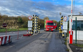 Словаччина тимчасово поновила рух вантажівок на кордоні з Україною