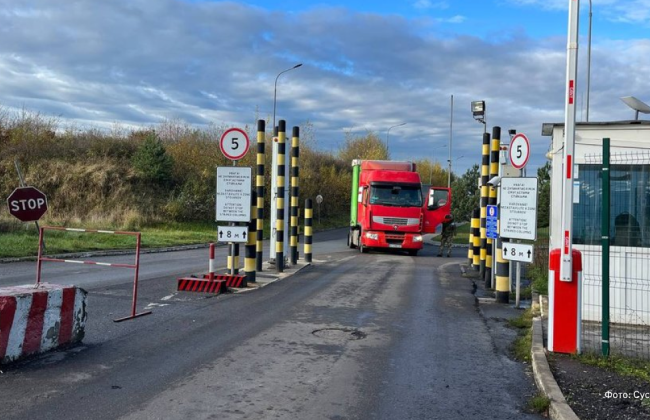 Словакия временно возобновила движение грузовиков на границе с Украиной
