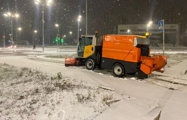 В Киеве выпал первый снег: коммунальщики сообщили ситуацию на дорогах
