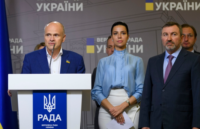 Верховная Рада разрешила военным бесплатно хранить свои репродуктивные клетки в криобанках, но механизм реализации закона не предусмотрела