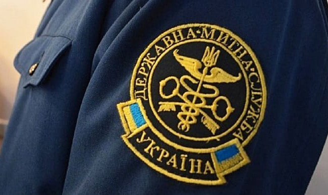 В Украину пытались ввезти партию брендовой обуви под видом гуманитарной помощи