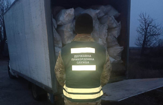 В Киев направлялся грузовик с декоративным материалом для ландшафтного дизайна из зоны ЧАЭС