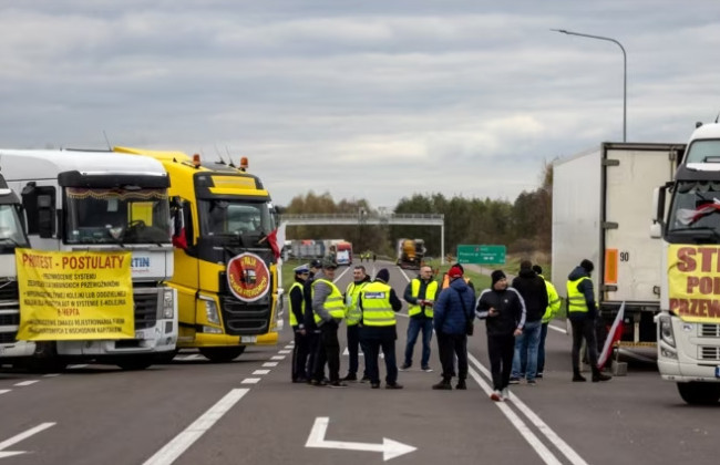 Блокада границы с Польшей: в очередях в направлении Украины находится около 2700 грузовиков, — ГПСУ