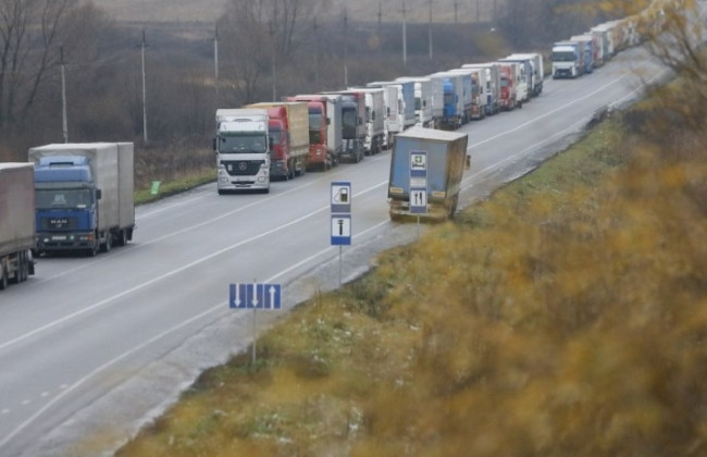 Блокада польской границы: на стоянке умер украинский водитель