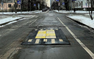 У Києві встановили новий вид лежачого поліцейського: фото