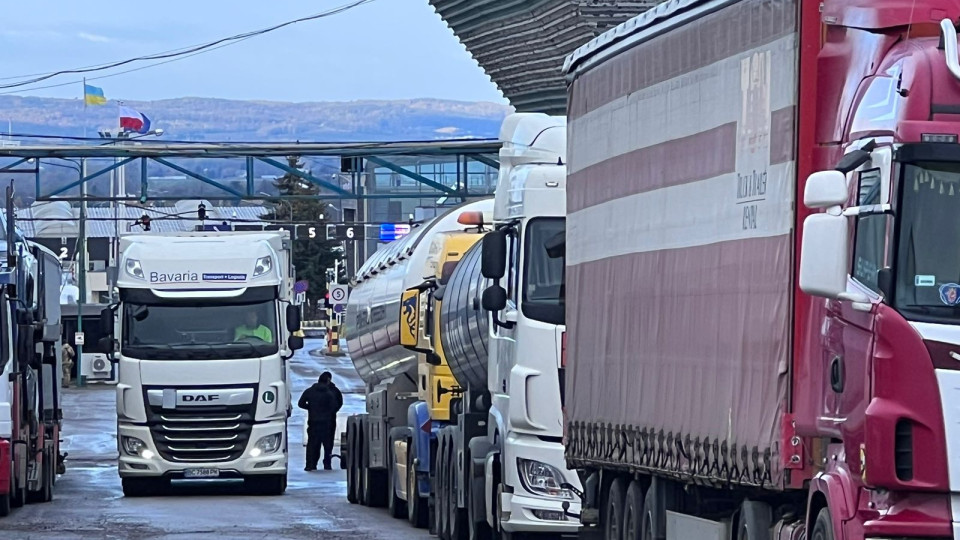 Польські перевізники заблокували четвертий пункт пропуску на українському кордоні