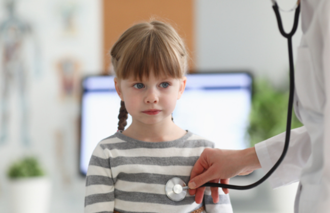 Справку для школы и детсада теперь можно получить у семейного врача, - Минздрав