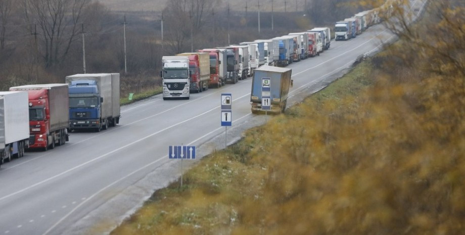 Блокада польской границы: на стоянке умер украинский водитель